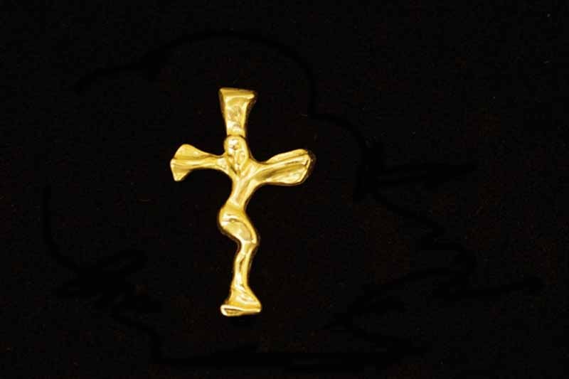 Colgante cruz y Cristo, forma irregular