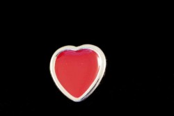Botón biselado forma corazón esmaltado