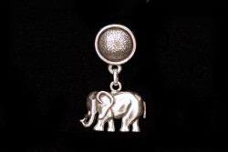 Pendiente botón con elefante